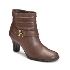 Chunky heel brown boots